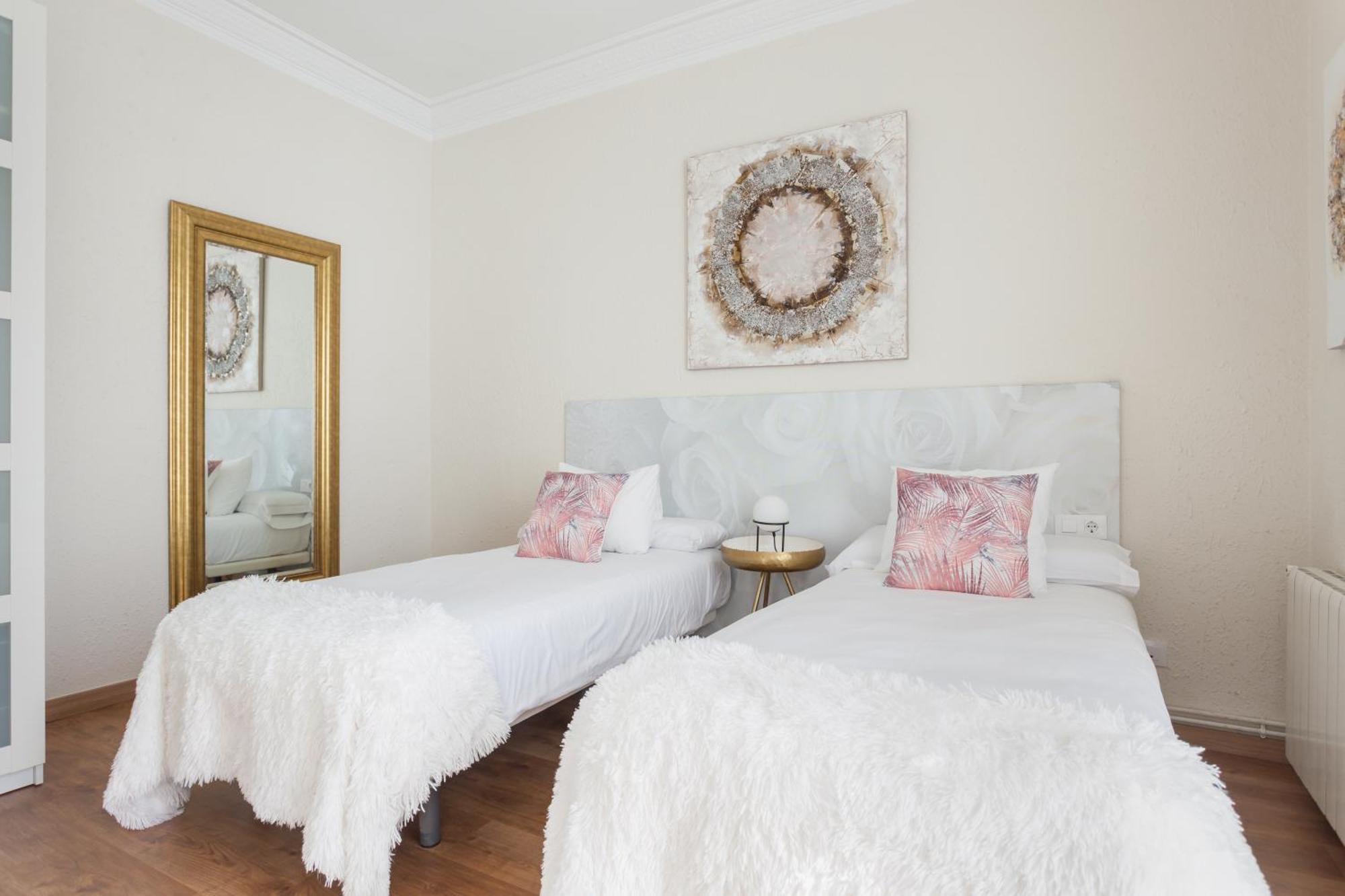 ברצלונה Art House Fira Apartments מראה חיצוני תמונה